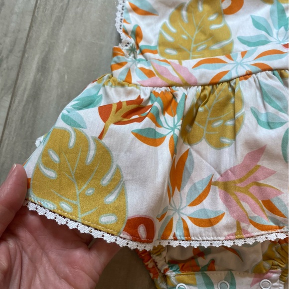NWT Bella Bliss Tropical Print Crisscross Beezie Bubble Romper, size 6 months - Picture 2 of 11